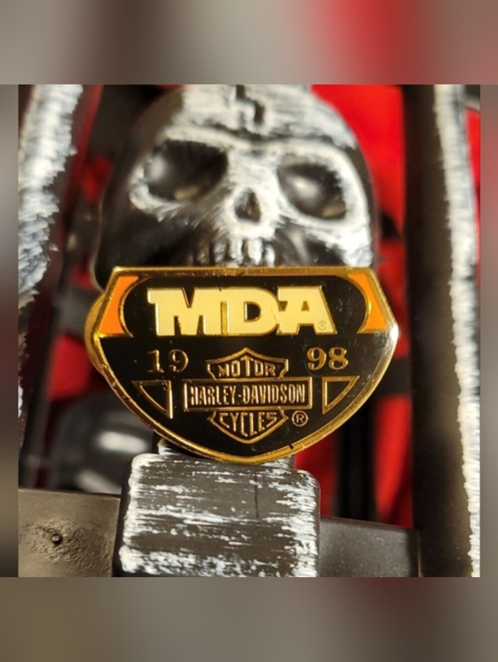 Vtg 90s Harley Davidson MDA 1998 graphics glossy HD logo biker vest pin brooch
